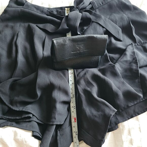 Aritzia Sunday Best Westley Short - 2018 - Black - Sz 6 - Picture 11 of 11